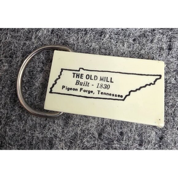 The Old Mill Pigeon Forge Tennessee Keychain - Picture 1 of 4